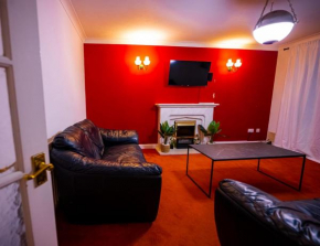 Spacious 5 Bedroom Near Airport